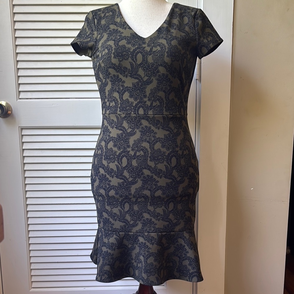 Banana republic size 2 green and black floral print dress